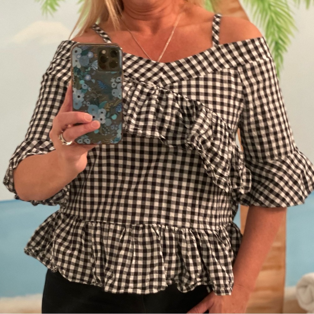 Luzabelle Ruffle Black & White top. S/M